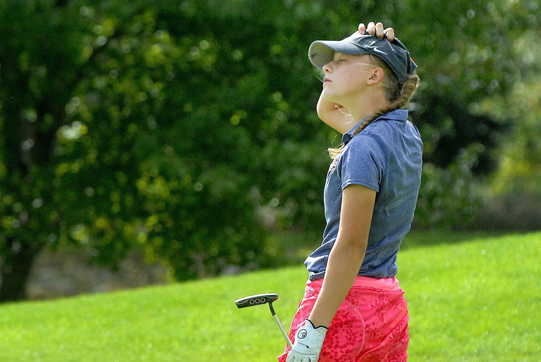 100418-blm-spt-8girlsgolf